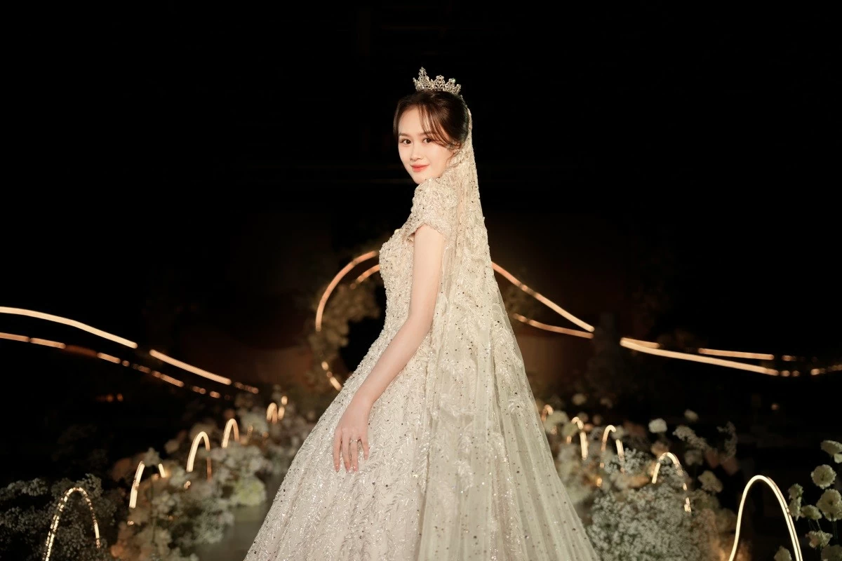 đầm cưới vợ diễn viên Anh Đức đầm cưới vợ diễn viên Anh Đức