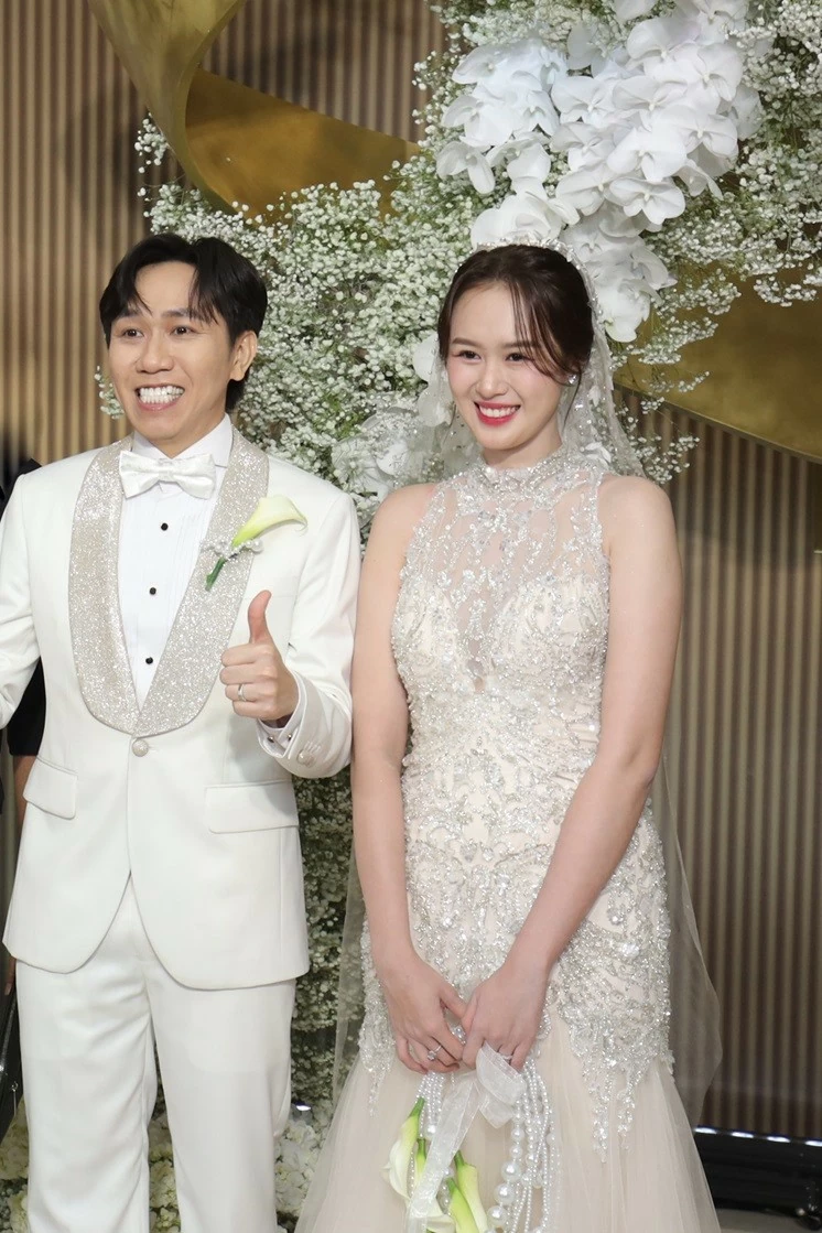 đầm cưới vợ diễn viên Anh Đức đầm cưới vợ diễn viên Anh Đức