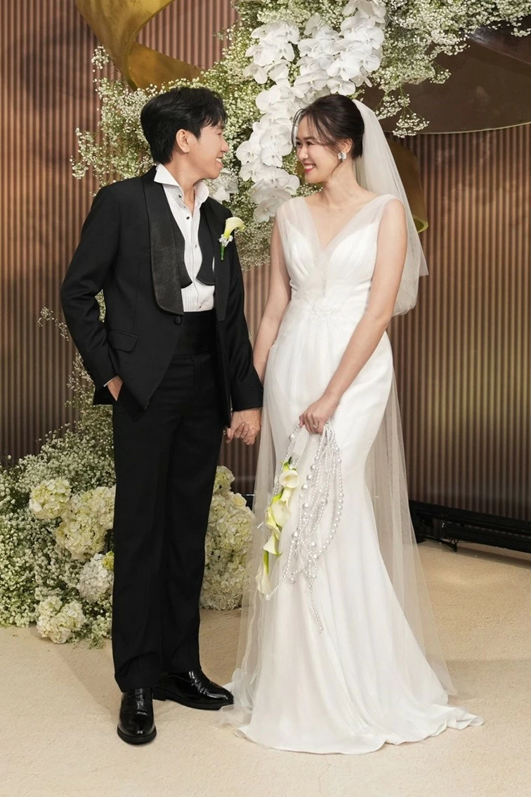 đầm cưới vợ diễn viên Anh Đức đầm cưới vợ diễn viên Anh Đức