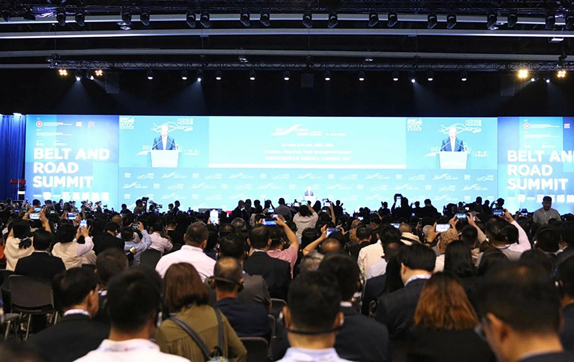 Phó Thủ tướng Thường trực Nguyễn Hoà Bình tham dự Hội nghị thượng đỉnh Vành đai và con đường lần thứ 9 Phó Thủ tướng Thường trực Nguyễn Hoà Bình tham dự Hội nghị thượng đỉnh Vành đai và con đường lần thứ 9