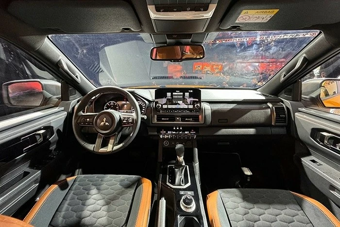 Cận cảnh Mitsubishi Triton 2024 ra mắt khách hàng Việt, giá từ 655 triệu đồng Cận cảnh Mitsubishi Triton 2024 ra mắt khách hàng Việt, giá từ 655 triệu đồng