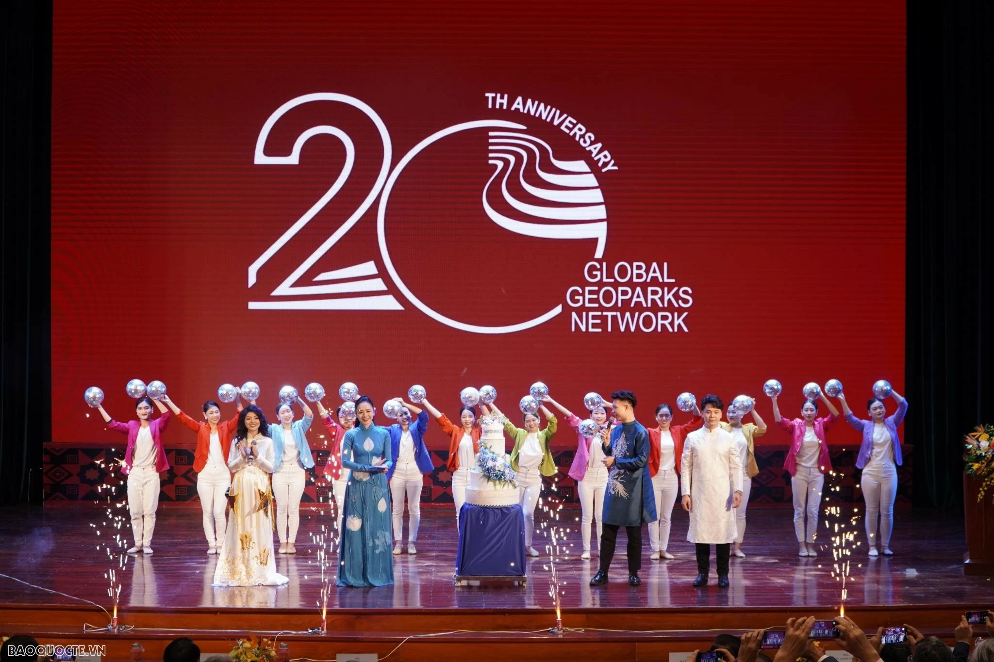 Lễ kỷ niệm 20 năm thành lập Mạng lưới Công viên địa chất toàn cầu Lễ kỷ niệm 20 năm thành lập Mạng lưới Công viên địa chất toàn cầu