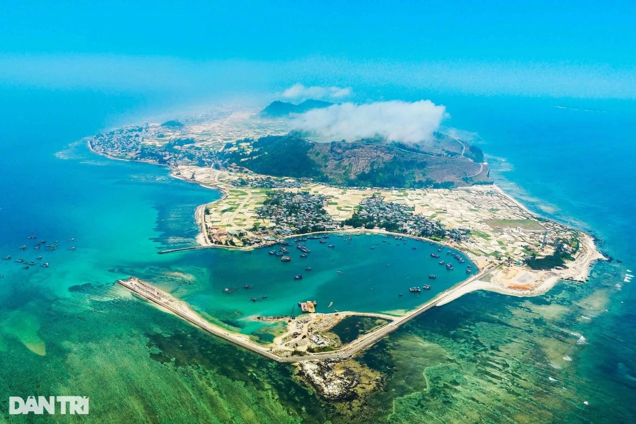 Du lịch Quảng Ngãi: Độc đáo hồ trữ nước trên miệng núi lửa lớn nhất tại đảo Lý Sơn Độc đáo hồ trữ nước trên miệng núi lửa lớn nhất tại đảo Lý Sơn