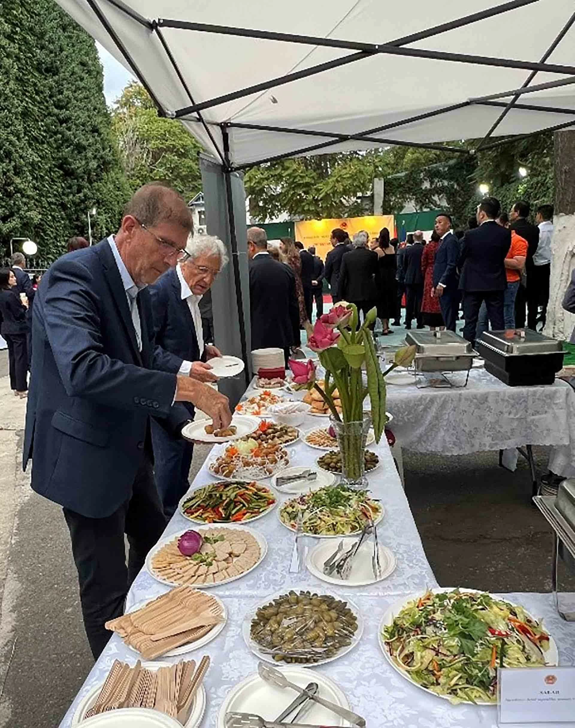 Đại sứ quán Việt Nam tại Romania tổ chức kỷ niệm 79 năm Quốc khánh 2/9 Đại sứ quán Việt Nam tại Romania tổ chức kỷ niệm 79 năm Quốc khánh 2/9