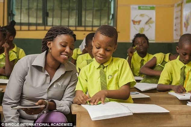 Nam Phi: Dự luật giáo dục về ngôn ngữ trong trường học đe dọa chính phủ đoàn kết mới Nam Phi: Dự luật giáo dục về ngôn ngữ trong trường học đe dọa chính phủ đoàn kết mới