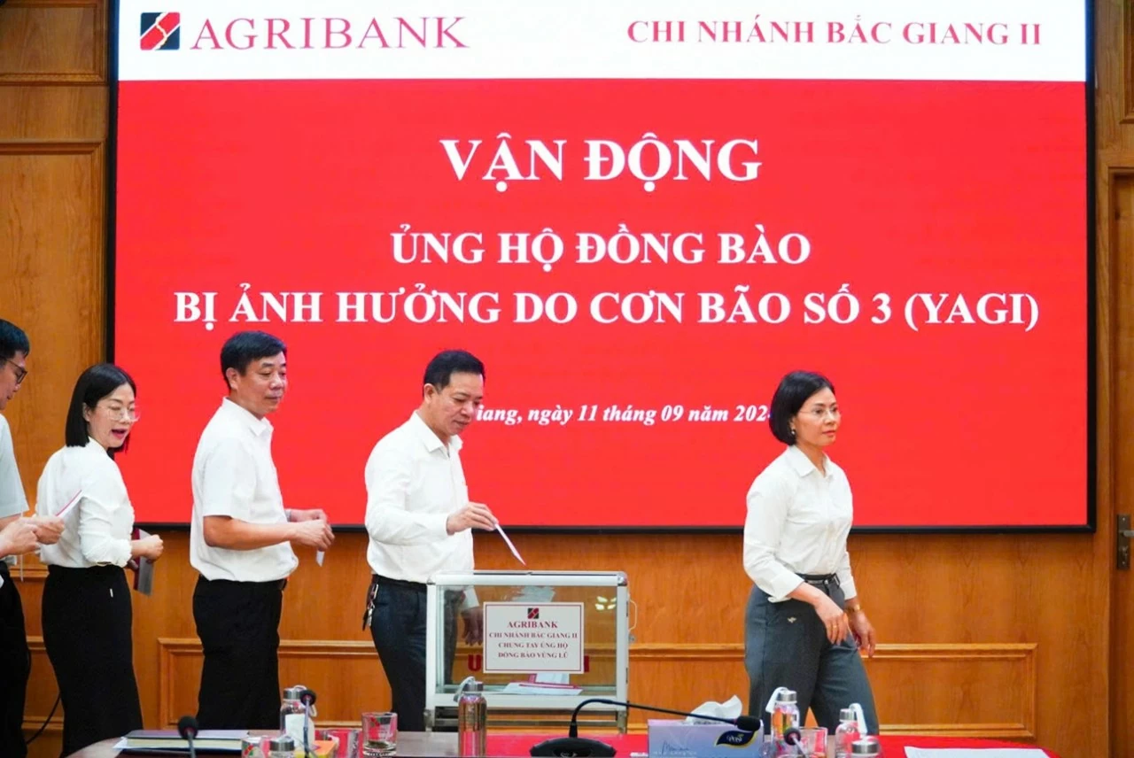 Cán bộ, người lao động Agribank ủng hộ 01 ngày lương khắc phục hậu quả bão số 3 Cán bộ, người lao động Agribank ủng hộ 01 ngày lương khắc phục hậu quả bão số 3