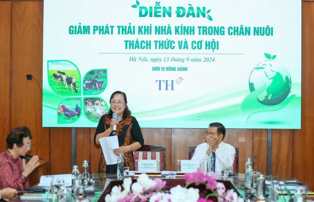 Bà Phạm Thị Xuân – Phó Chủ tịch Phụ trách Hội Nước sạch và Môi trường Việt Nam phát biểu khai mạc Diễn đàn. (Ảnh: Chu Văn) Bà Phạm Thị Xuân – Phó Chủ tịch Phụ trách Hội Nước sạch và Môi trường Việt Nam phát biểu khai mạc Diễn đàn. (Ảnh: Chu Văn)