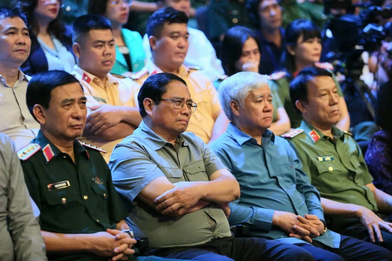 Thủ tướng nêu 6 'điểm tựa' giúp Việt Nam khắc phục hậu quả bão số 3, Thủ tướng nêu 6 'điểm tựa' giúp Việt Nam kiên cường khắc phục hậu quả bão số 3