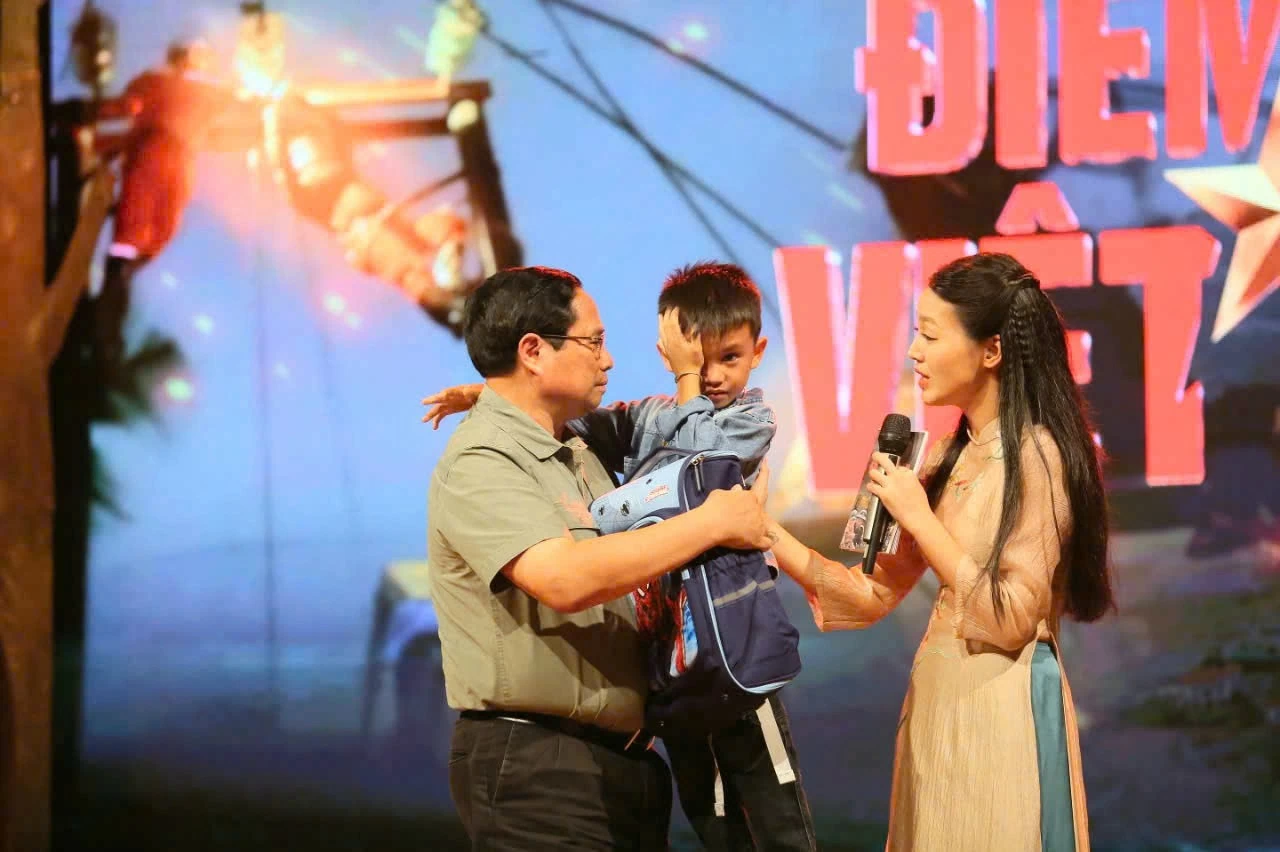 Thủ tướng nêu 6 'điểm tựa' giúp Việt Nam khắc phục hậu quả bão số 3, Thủ tướng nêu 6 'điểm tựa' giúp Việt Nam kiên cường khắc phục hậu quả bão số 3