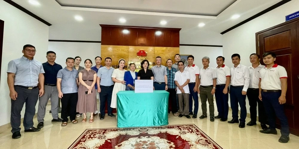 Tổng Lãnh sự quán Việt Nam tại Luang Prabang phát động quyên góp ủng hộ đồng bào khắc phục thiệt hại sau bão Yagi Tổng Lãnh sự quán Việt Nam tại Luang Prabang phát động quyên góp ủng hộ đồng bào khắc phục thiệt hại sau bão Yagi