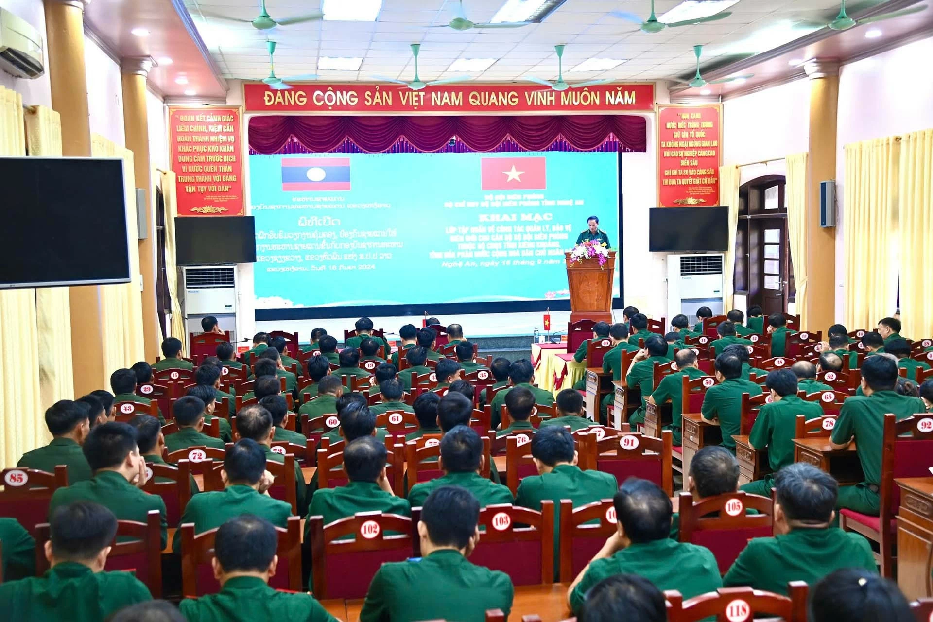 Tập huấn công tác quản lý biên giới cho 40 cán bộ Bộ đội Biên phòng Lào Tập huấn công tác quản lý biên giới cho 40 cán bộ Bộ đội Biên phòng Lào