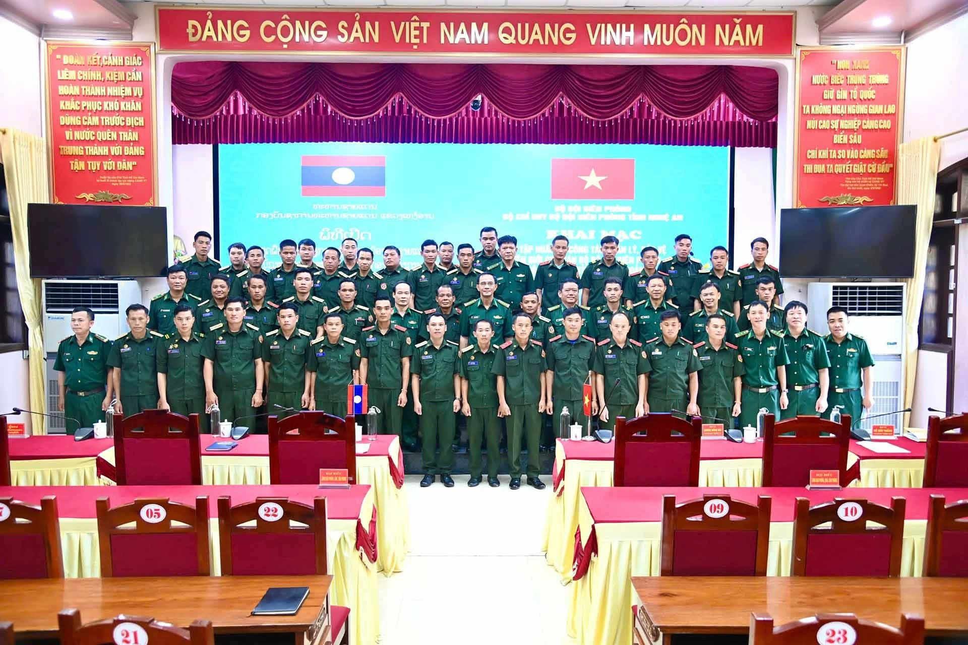 Tập huấn công tác quản lý biên giới cho 40 cán bộ Bộ đội Biên phòng Lào Tập huấn công tác quản lý biên giới cho 40 cán bộ Bộ đội Biên phòng Lào