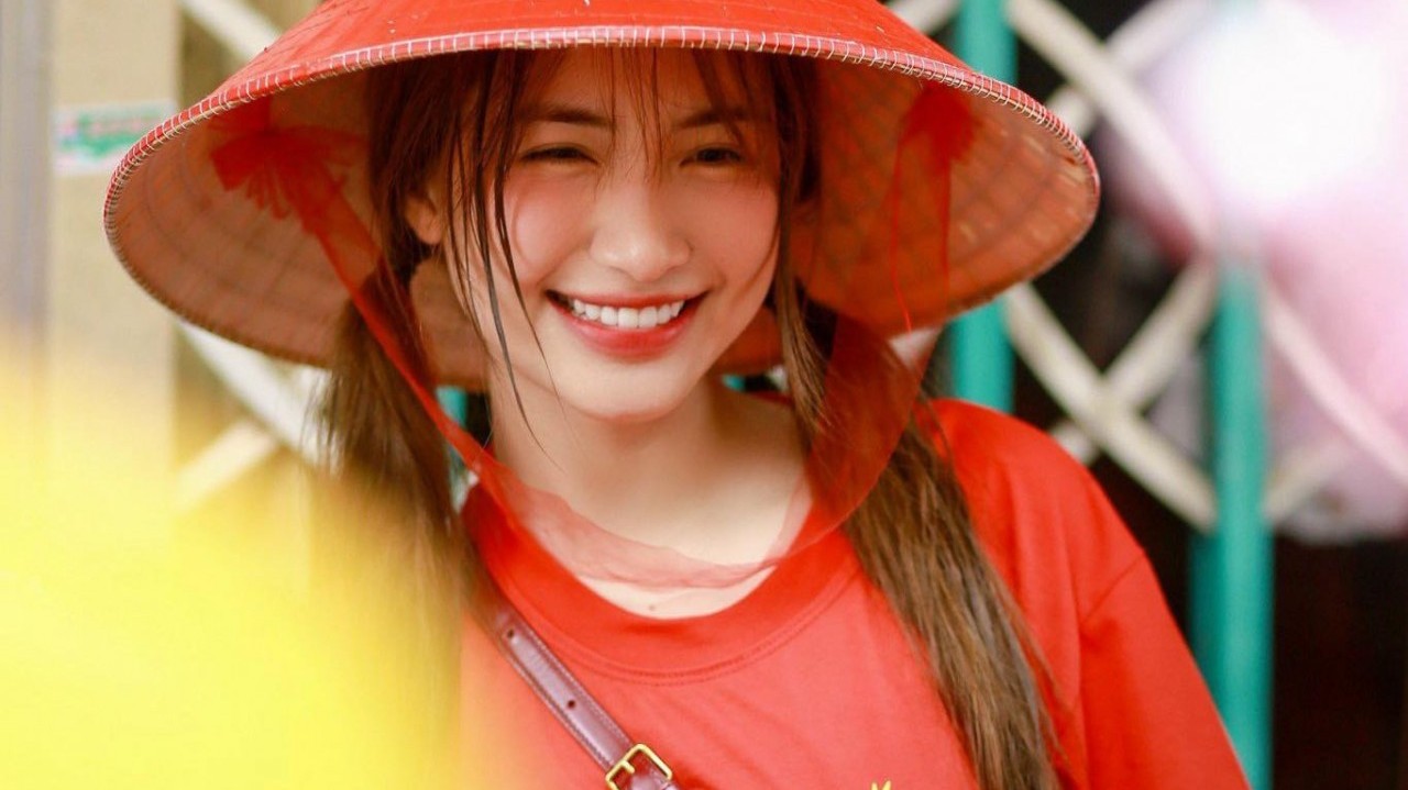 Nhan sắc gây chú ý của Hòa Minzy