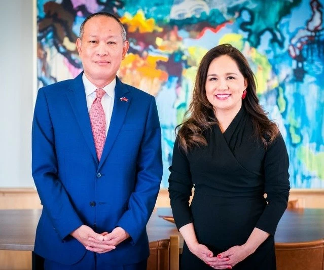 Đại sứ Phạm Trường Giang chào từ biệt Quyền Bộ trưởng Ngoại giao Chile Đại sứ Phạm Trường Giang chào từ biệt Quyền Bộ trưởng Ngoại giao Chile