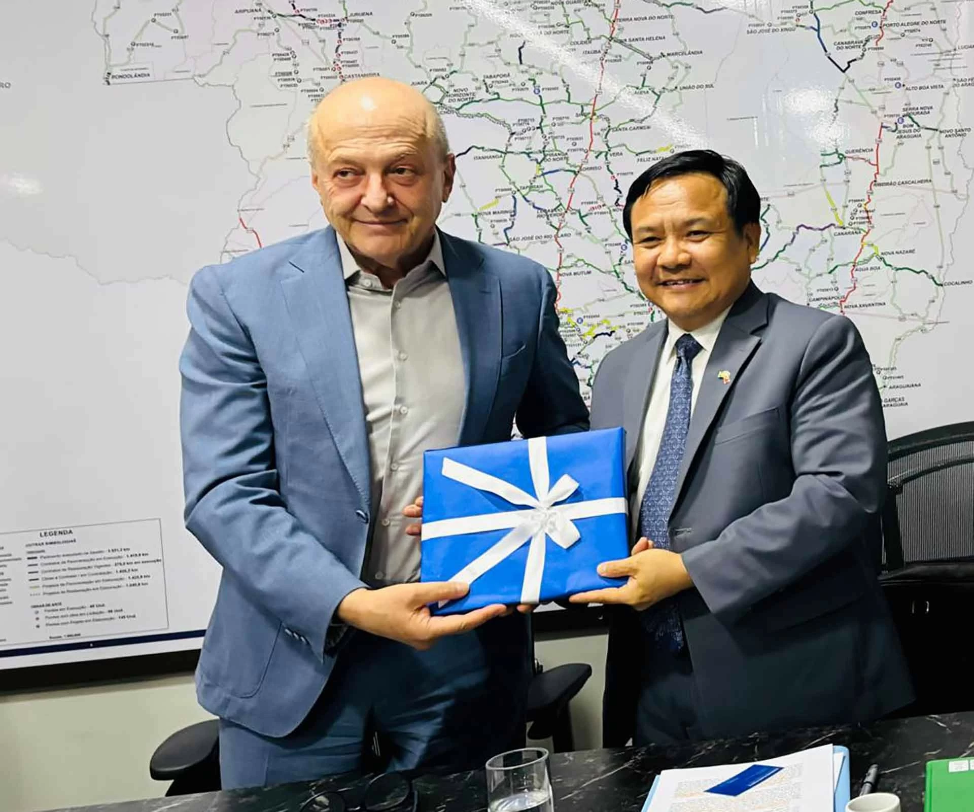 Đại sứ Bùi Văn Nghị gặp gỡ và làm việc với Phó Thống đốc bang Mato Grosso ông Otaviano Olavo Pivetta. Đại sứ Bùi Văn Nghị gặp gỡ và làm việc với Phó Thống đốc bang Mato Grosso ông Otaviano Olavo Pivetta.