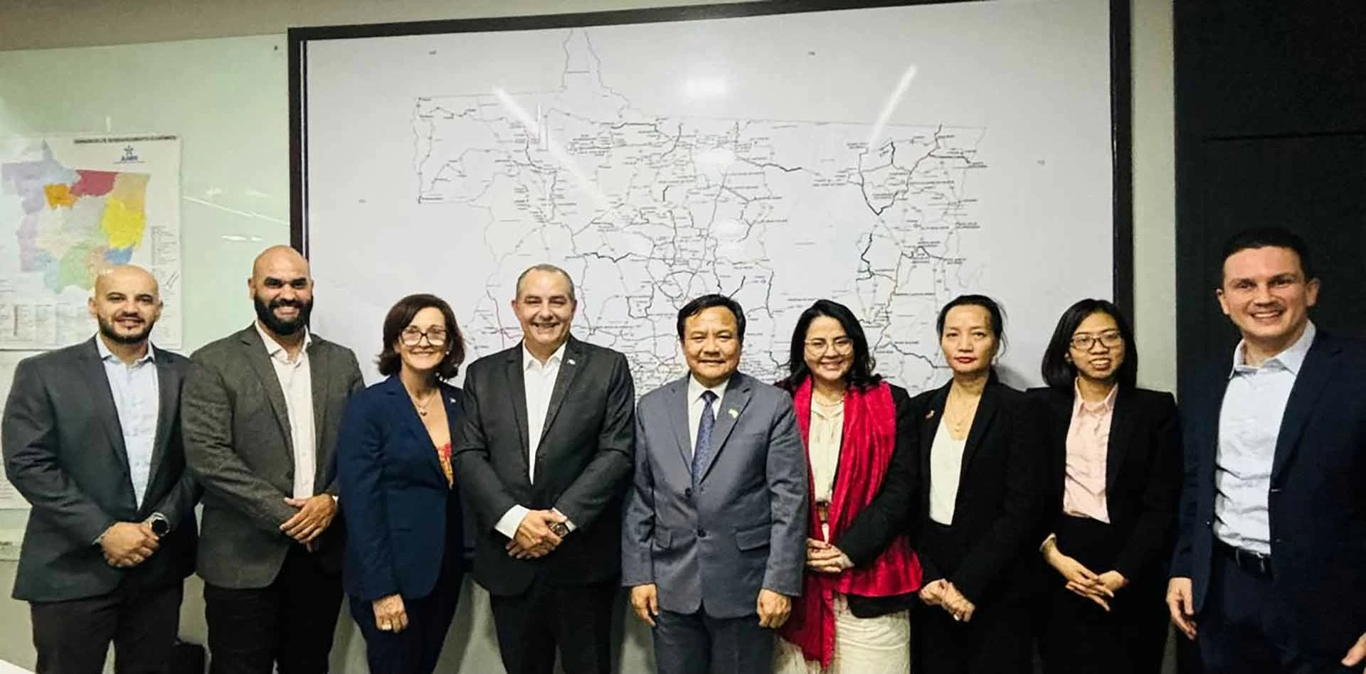 Đại sứ Bùi Văn Nghị gặp gỡ và làm việc với Phó Thống đốc bang Mato Grosso ông Otaviano Olavo Pivetta. Đại sứ Bùi Văn Nghị gặp gỡ và làm việc với Phó Thống đốc bang Mato Grosso ông Otaviano Olavo Pivetta.