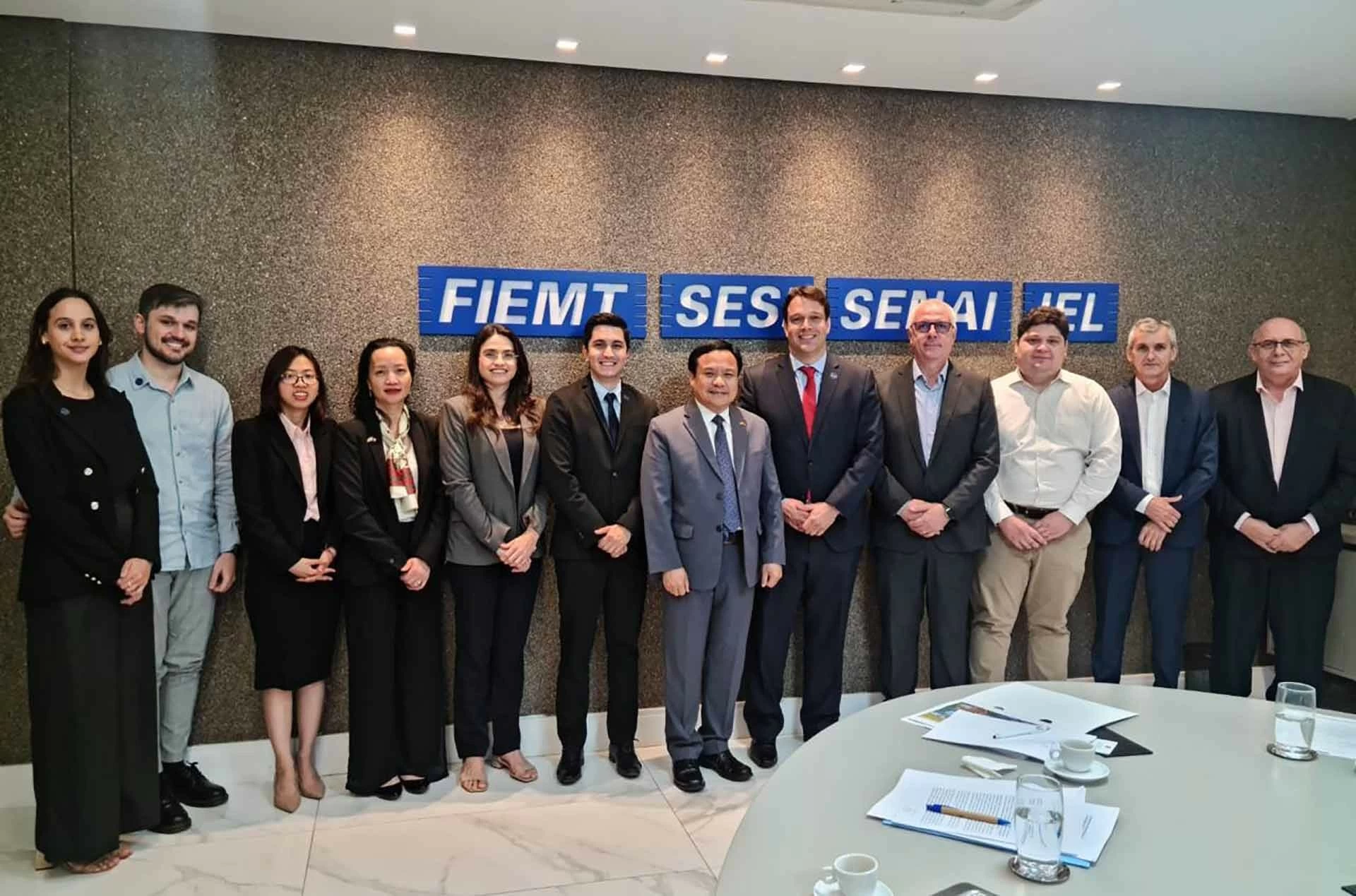 Diễn đàn doanh nghiệp tổ chức bởi Đại sứ quán Việt Nam tại Brazil và Liên đoàn Công nghiệp bang Mato Grosso FIEMT. Diễn đàn doanh nghiệp tổ chức bởi Đại sứ quán Việt Nam tại Brazil và Liên đoàn Công nghiệp bang Mato Grosso FIEMT.