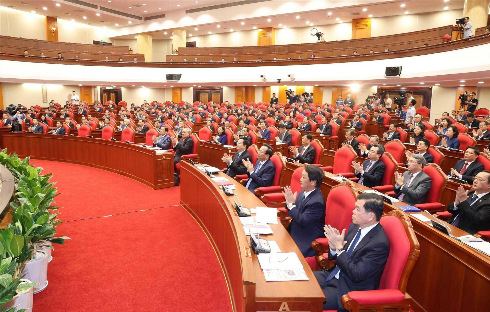 Khai mạc Hội nghị lần thứ 10 Ban Chấp hành Trung ương Đảng Cộng sản Việt Nam khóa XIII Khai mạc Hội nghị lần thứ 10 Ban Chấp hành Trung ương Đảng Cộng sản Việt Nam khóa XIII