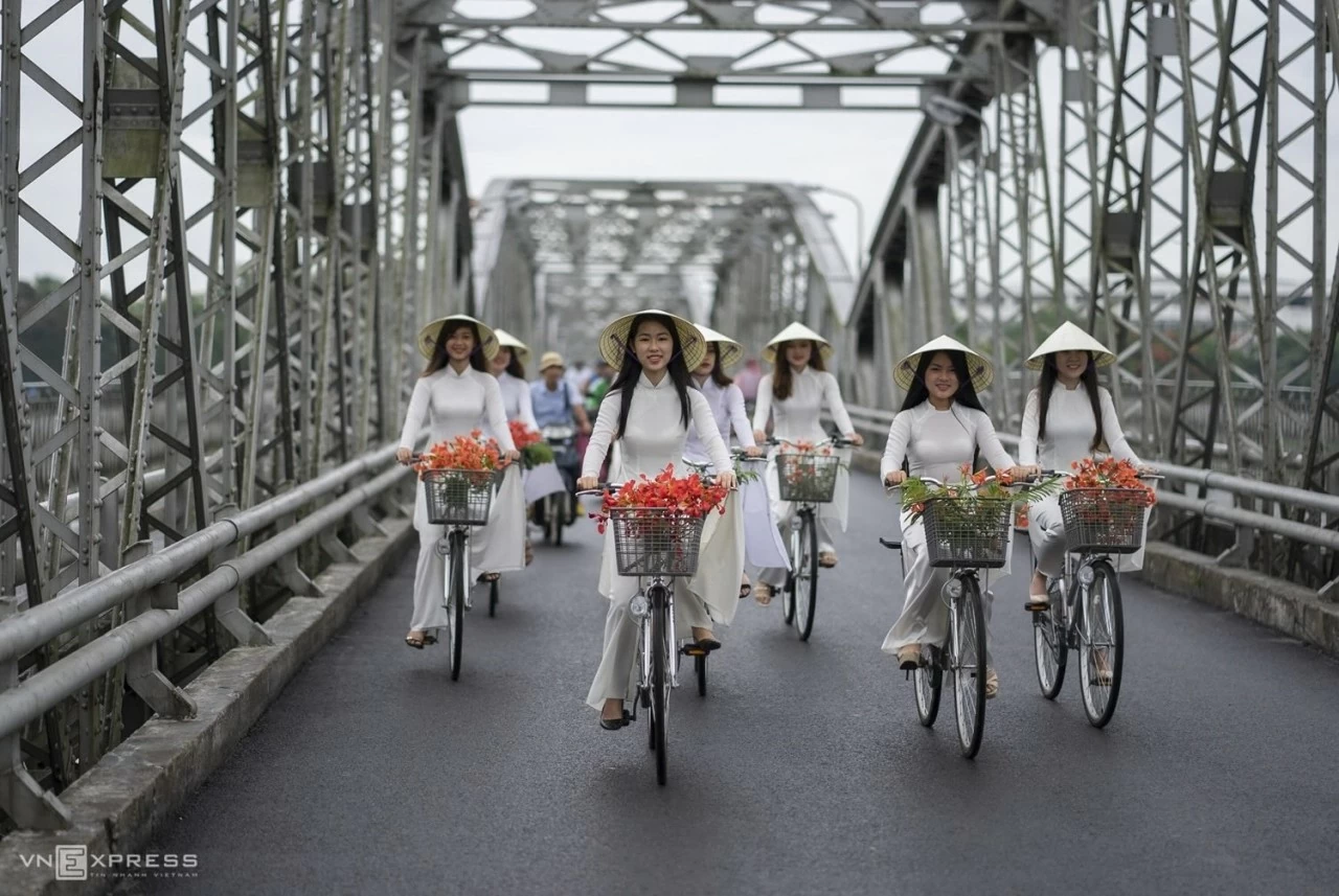 Năm Du lịch Quốc gia 2025: Tôn vinh giá trị di sản văn hóa đặc sắc gắn với đổi mới sáng tạo ở Thừa Thiên Huế Năm Du lịch Quốc gia 2025: Tôn vinh giá trị di sản văn hóa đặc sắc gắn với đổi mới sáng tạo ở Thừa Thiên Huế