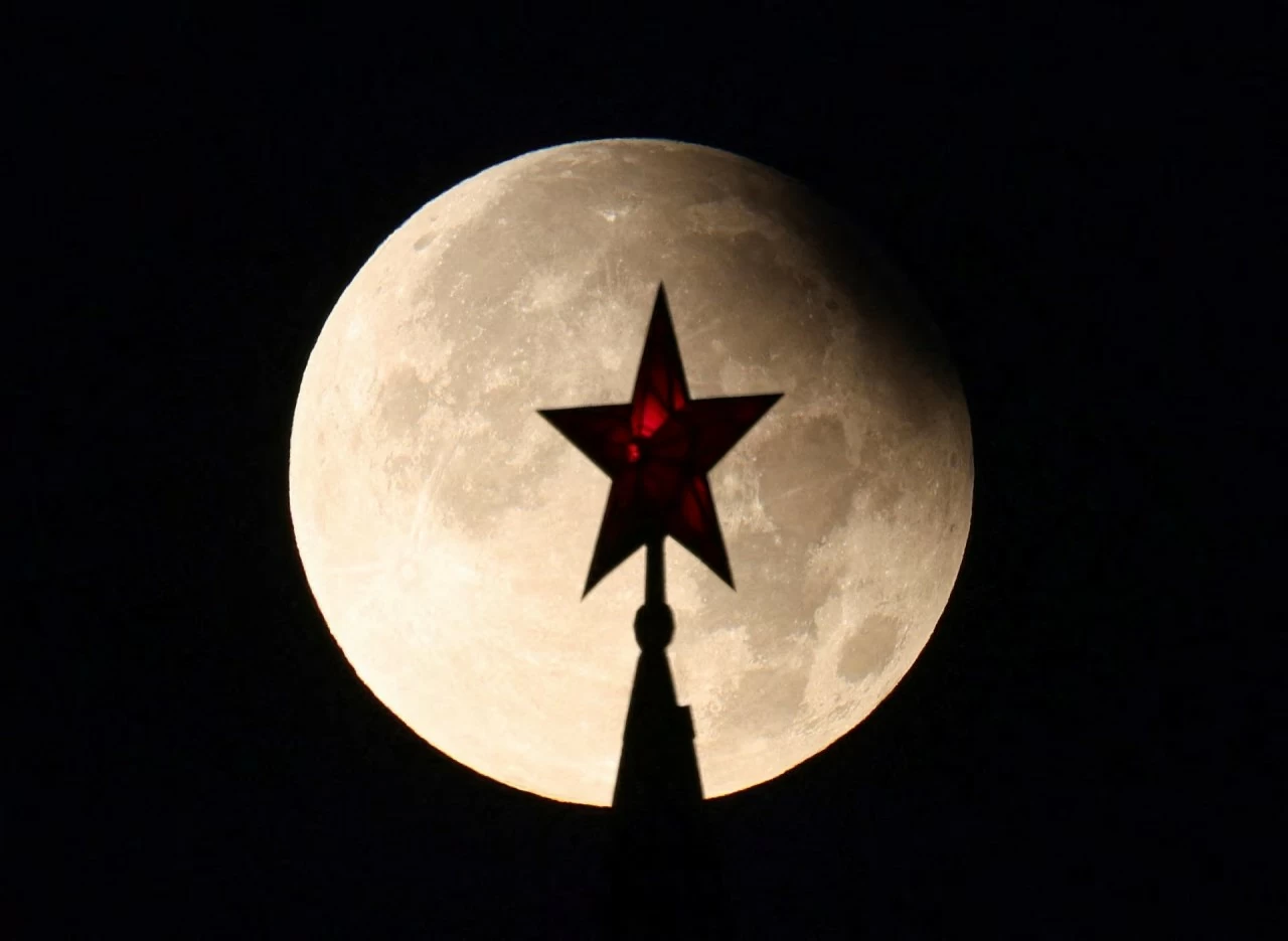 Thế giới ngắm siêu trăng và nguyệt thực một phần trong ngày 18/9 Thế giới ngắm siêu trăng và nguyệt thực một phần trong ngày 18/9