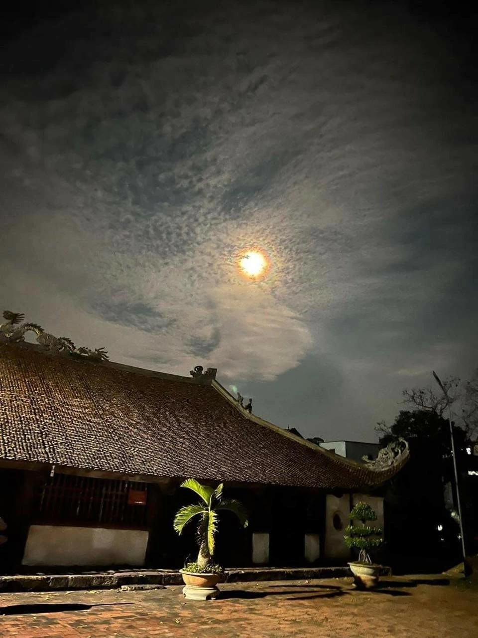 Thế giới ngắm siêu trăng và nguyệt thực một phần trong ngày 18/9 Thế giới ngắm siêu trăng và nguyệt thực một phần trong ngày 18/9