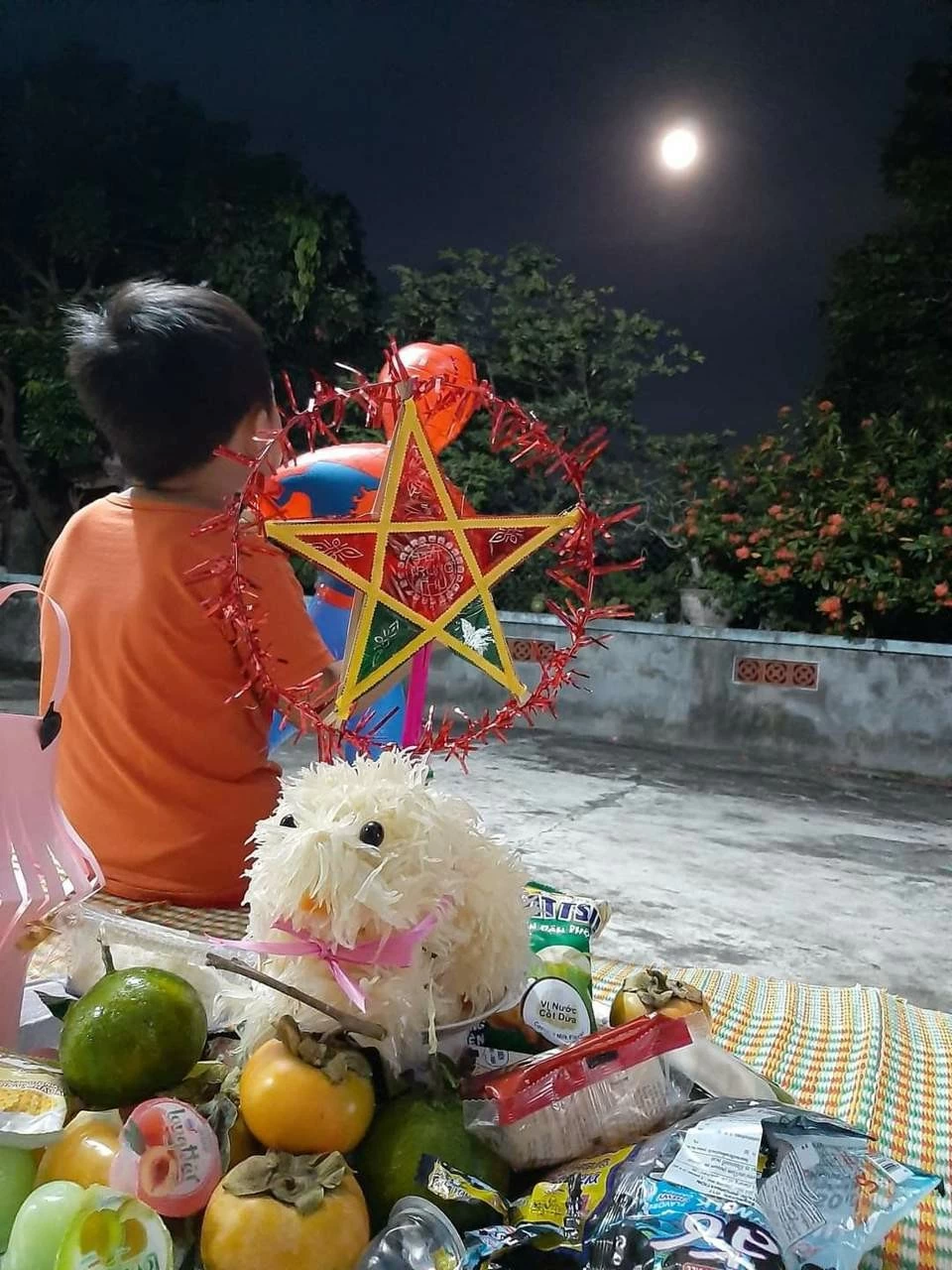 Thế giới ngắm siêu trăng và nguyệt thực một phần trong ngày 18/9 Thế giới ngắm siêu trăng và nguyệt thực một phần trong ngày 18/9