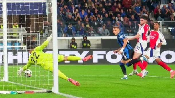 Khoảnh khắc Raya hóa siêu nhân, cứu Arsenal bàn thua không tưởng