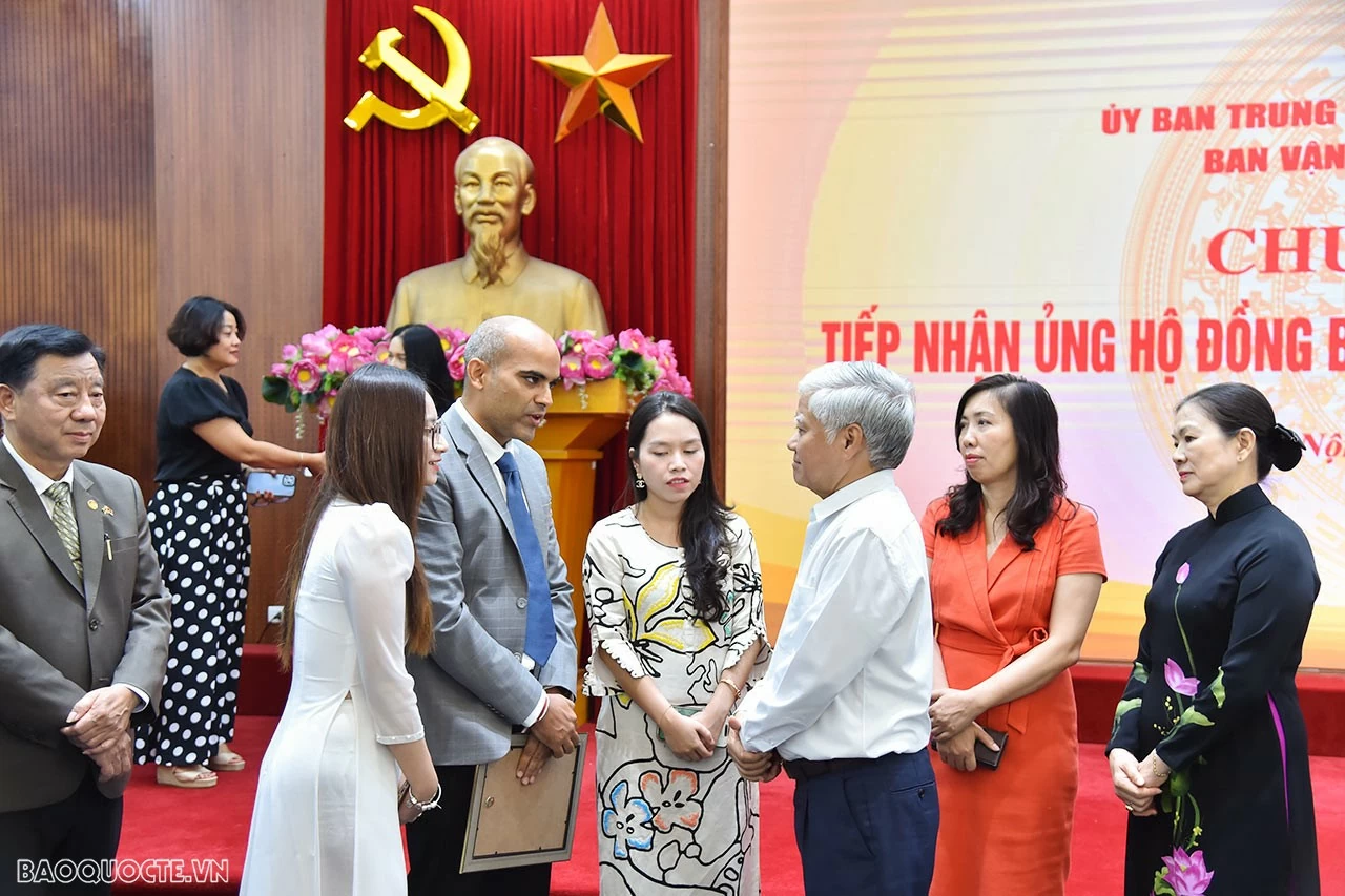 Chủ tịch Đỗ Văn Chiến trao đổi với các đại biểu. (Ảnh: Anh Sơn) Chủ tịch Đỗ Văn Chiến trao đổi với các đại biểu. (Ảnh: Anh Sơn)