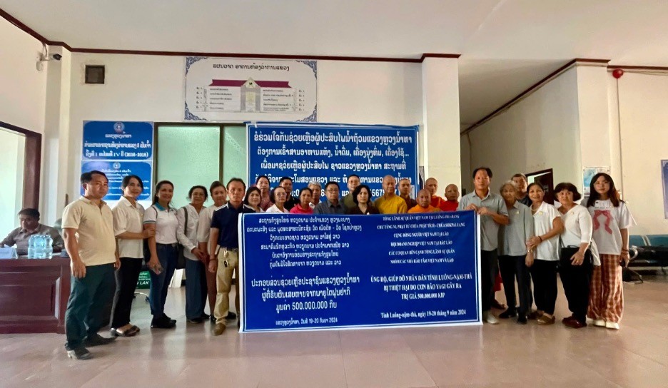 Tổng Lãnh sự quán Việt Nam tại Luang Prabang thăm hỏi, hỗ trợ người dân ở tỉnh Luang Nam Tha, Lào chịu ảnh hưởng của bão Yagi