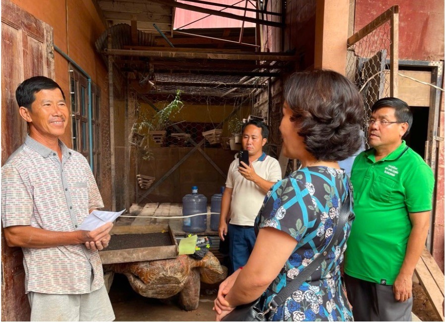 Tổng Lãnh sự quán Việt Nam tại Luang Prabang thăm hỏi, hỗ trợ người dân ở tỉnh Luang Nam Tha, Lào chịu ảnh hưởng của bão Yagi