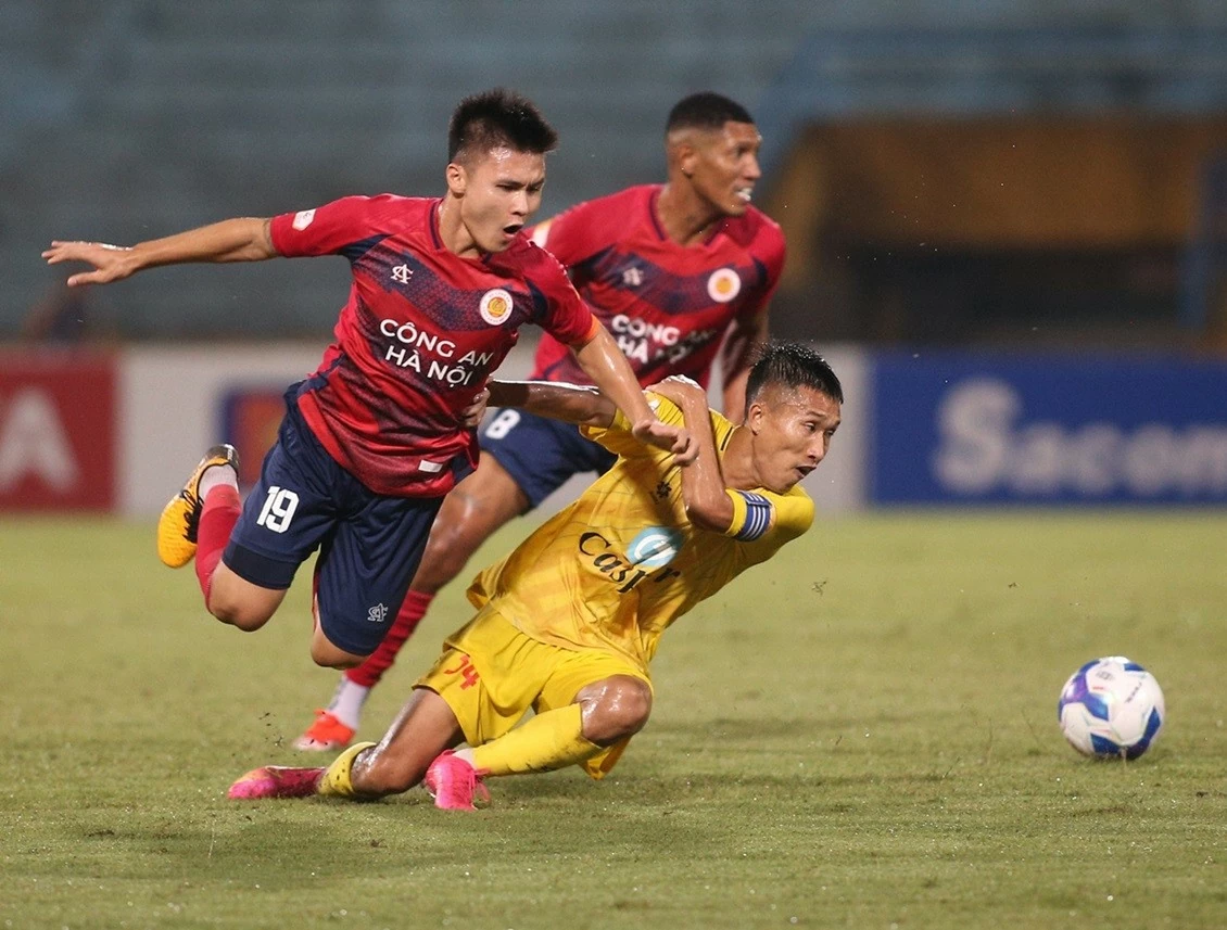 CLB Công an Hà Nội thua tối thiếu CLB Thanh Hóa, dành tiền bán vé ủng hộ đồng bào vùng lũ CLB Công an Hà Nội thua tối thiếu CLB Thanh Hóa, dành tiền bán vé ủng hộ đồng bào vùng lũ