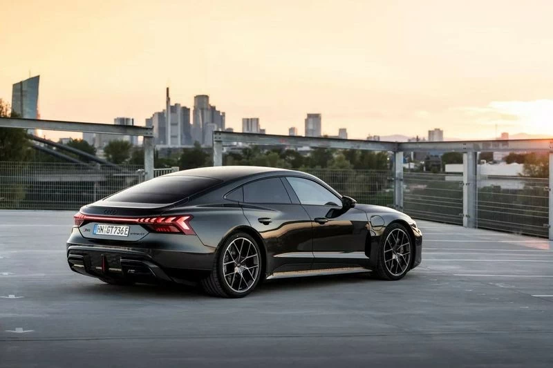 Cận cảnh Audi Exclusive E-Tron GT bản đặc biệt vừa ra mắt, số lượng chỉ 299 chiếc Cận cảnh Audi Exclusive E-Tron GT bản đặc biệt vừa ra mắt, số lượng chỉ 299 chiếc