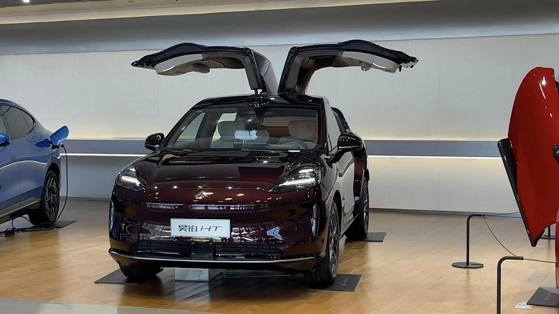 Xe điện Hyptec HT nổi bật với cửa mở kiểu cánh chim, tương tự như Tesla Model X. Xe điện Hyptec HT nổi bật với cửa mở kiểu cánh chim, tương tự như Tesla Model X.