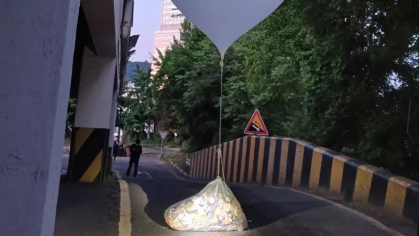 Triều Tiên liên tiếp thả thêm nhiều bóng bay chứa rác về phía Hàn Quốc