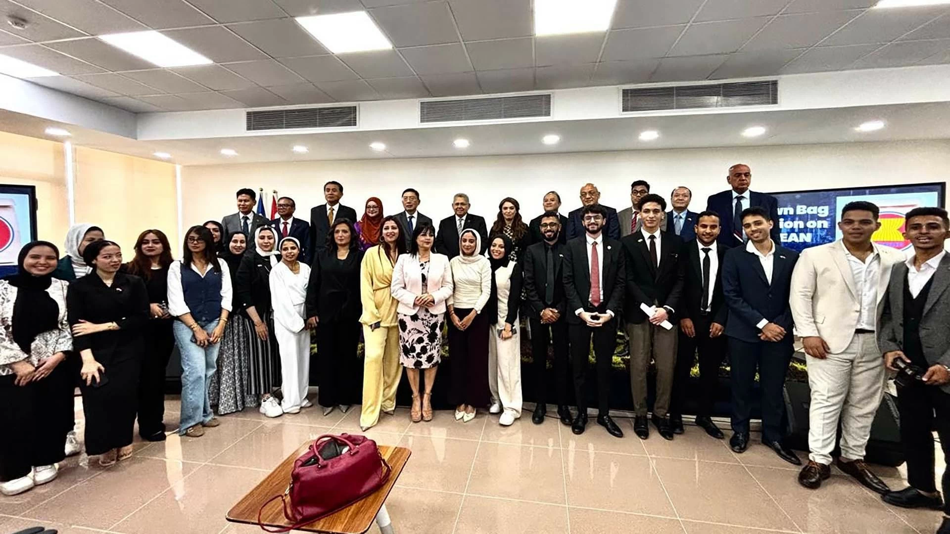 Đại sứ các nước ASEAN tại Cairo giao lưu với sinh viên Đại học Badr ở Cairo Đại sứ các nước ASEAN tại Cairo giao lưu với sinh viên Đại học Badr ở Cairo
