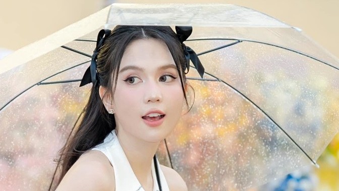 Ngọc Trinh xinh đẹp trong bộ ảnh thời trang trẻ, điểm tông hồng ngọt ngào