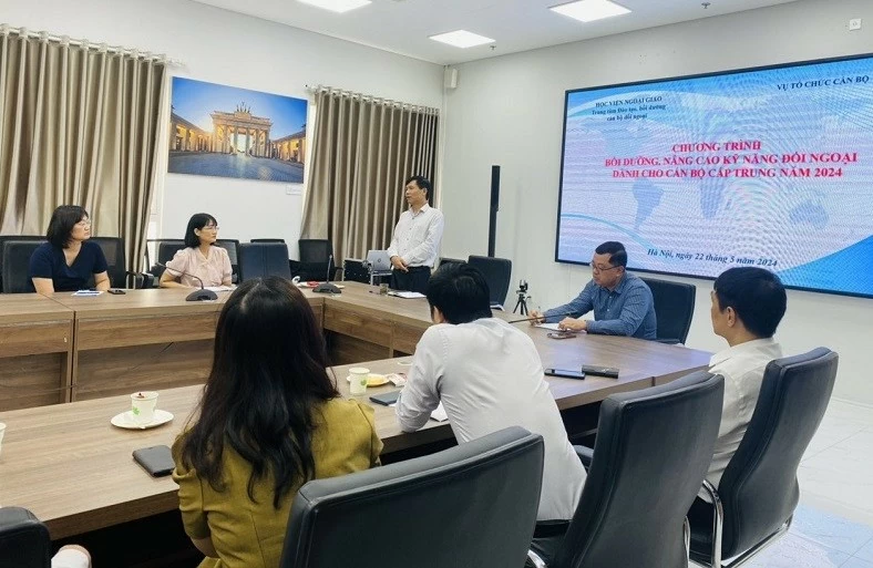 Bế giảng Chương trình bồi dưỡng nâng cao kỹ năng đối ngoại cho cán bộ cấp trung năm 2024 của Bộ Ngoại giao Bế giảng Chương trình bồi dưỡng nâng cao kỹ năng đối ngoại cho cán bộ cấp trung năm 2024 của Bộ Ngoại giao