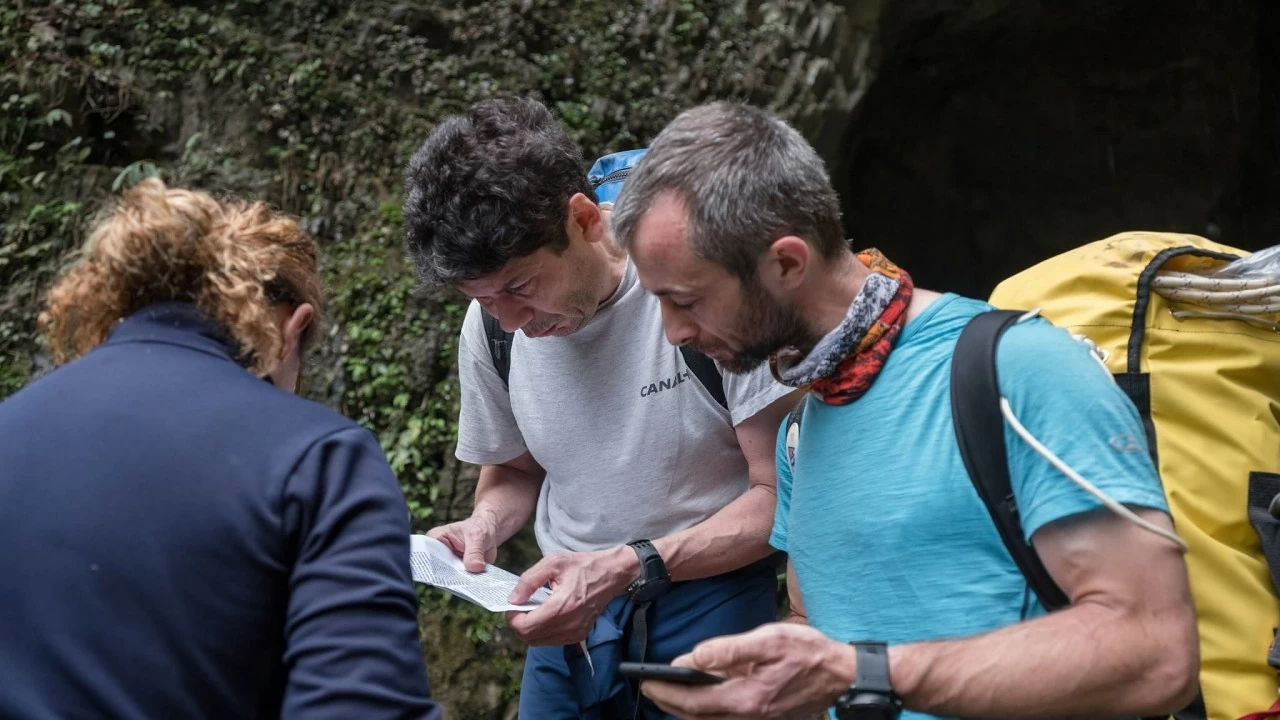 Khám phá hang động dài nhất châu Á ở Trung Quốc Khám phá hang động dài nhất châu Á ở Trung Quốc