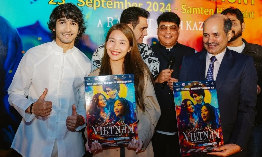 Khả Ngân đóng vai chính, lời thoại tiếng Anh, sản xuất bởi ê kíp từ Ấn Độ Khả Ngân đóng vai chính, lời thoại tiếng Anh, sản xuất bởi ê kíp từ Ấn Độ