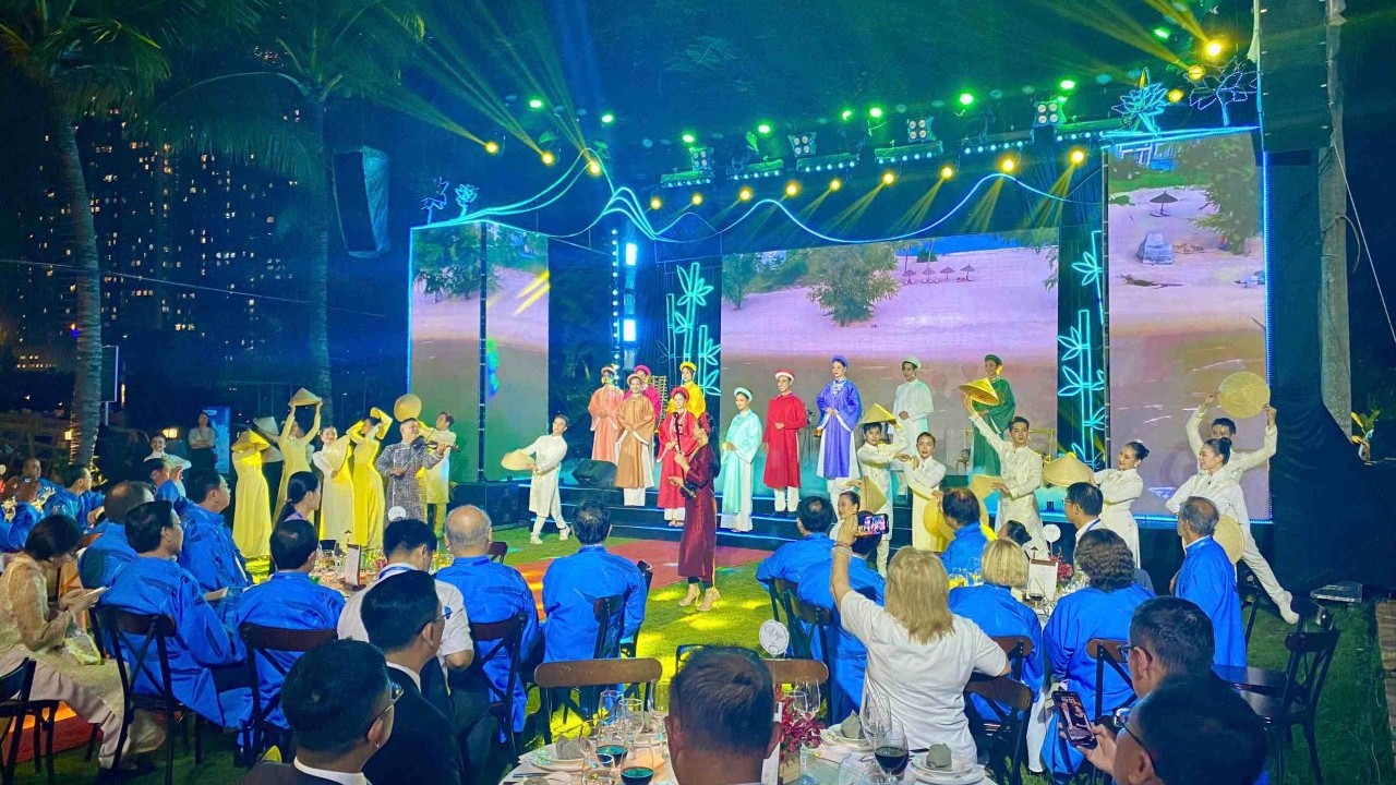 Khách mời quốc tế ấn tượng về một TP. HCM văn minh, hiện đại và nghĩa tình