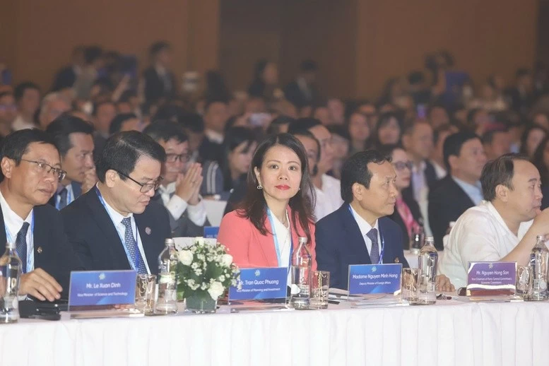 Diễn đàn Kinh tế TP. Hồ Chí Minh: Chuyển đổi xanh là nhiệm vụ trọng tâm, chuyển đổi công nghiệp là động lực Diễn đàn Kinh tế TP. Hồ Chí Minh: Chuyển đổi xanh là nhiệm vụ trọng tâm, chuyển đổi công nghiệp là động lực