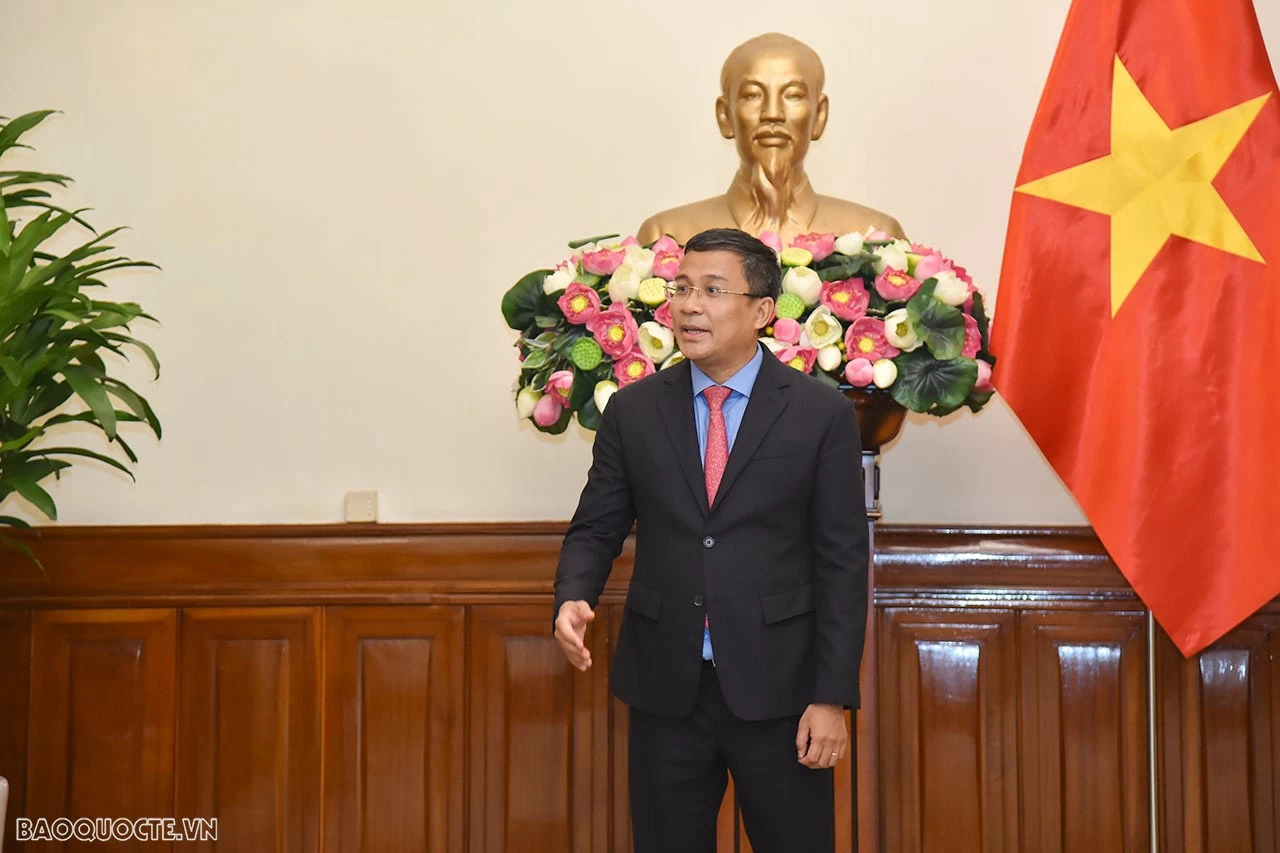 Phát biểu chúc mừng các cán bộ mới được bổ nhiệm vào vị trí công tác mới, Thứ trưởng Thường trực Nguyễn Minh Vũ khẳng định, đây là những cán bộ có kinh nghiệm công tác, được đánh giá cao về chuyên môn, tràn đầy nhiệt huyết; nhận được sự tin tưởng của Phó Thủ tướng, Bộ trưởng Bùi Thanh Sơn, Ban cán sự Đảng Bộ, tập thể Lãnh đạo Bộ. Phát biểu chúc mừng các cán bộ mới được bổ nhiệm vào vị trí công tác mới, Thứ trưởng Thường trực Nguyễn Minh Vũ khẳng định, đây là những cán bộ có kinh nghiệm công tác, được đánh giá cao về chuyên môn, tràn đầy nhiệt huyết; nhận được sự tin tưởng của Phó Thủ tướng, Bộ trưởng Bùi Thanh Sơn, Ban cán sự Đảng Bộ, tập thể Lãnh đạo Bộ.