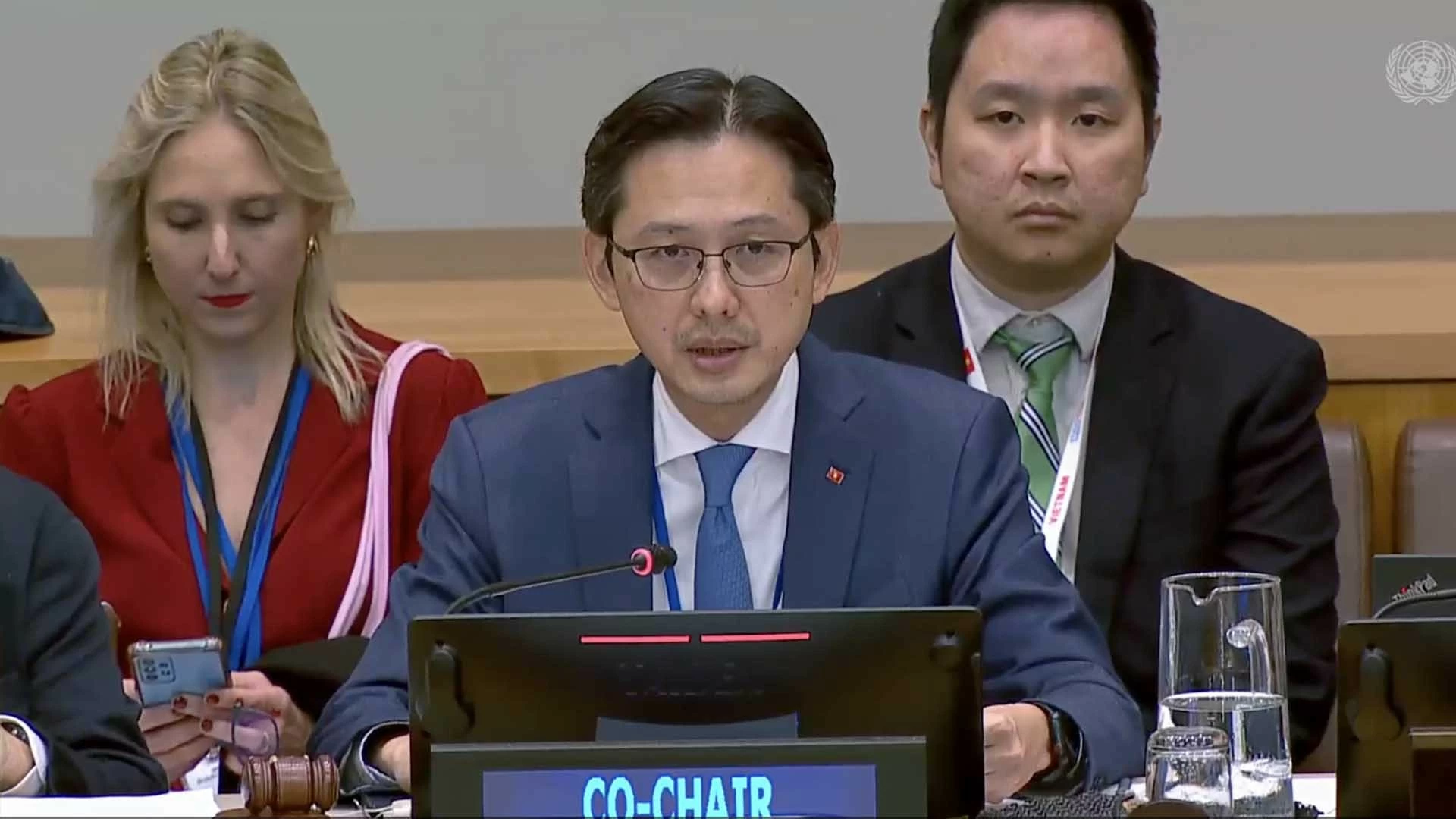 Thứ trưởng Ngoại giao Đỗ Hùng Việt đồng chủ trì phiên thảo luận trong khuôn khổ Hội nghị cấp cao của Đại hội đồng LHQ về nước biển dâng Thứ trưởng Ngoại giao Đỗ Hùng Việt đồng chủ trì phiên thảo luận trong khuôn khổ Hội nghị cấp cao của Đại hội đồng LHQ về nước biển dâng