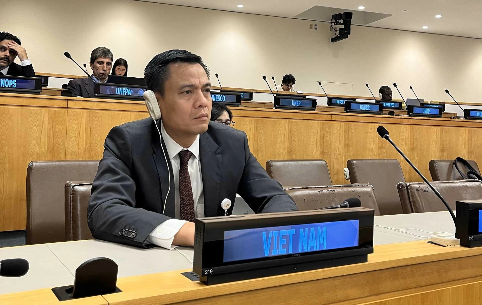 Thứ trưởng Ngoại giao Đỗ Hùng Việt đồng chủ trì phiên thảo luận trong khuôn khổ Hội nghị cấp cao của Đại hội đồng LHQ về nước biển dâng Thứ trưởng Ngoại giao Đỗ Hùng Việt đồng chủ trì phiên thảo luận trong khuôn khổ Hội nghị cấp cao của Đại hội đồng LHQ về nước biển dâng