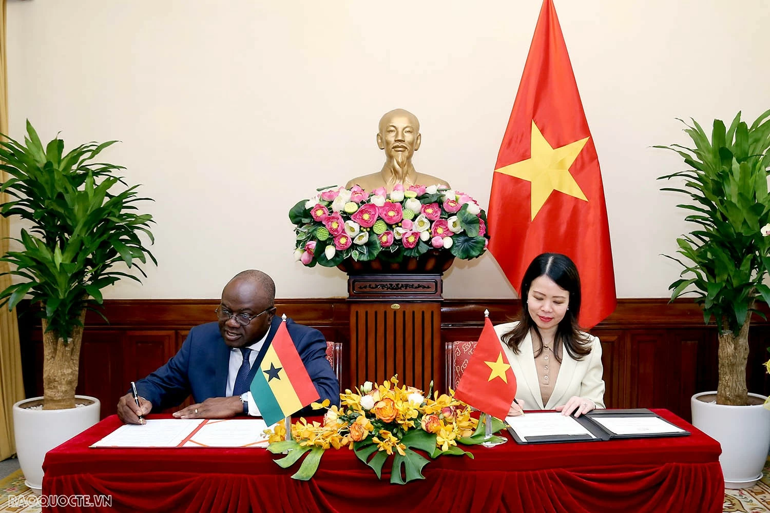 Thứ trưởng Ngoại giao Nguyễn Minh Hằng hội đàm với Thứ trưởng Ngoại giao và Hội nhập khu vực Ghana Thứ trưởng Ngoại giao Nguyễn Minh Hằng hội đàm với Thứ trưởng Ngoại giao và Hội nhập khu vực Ghana