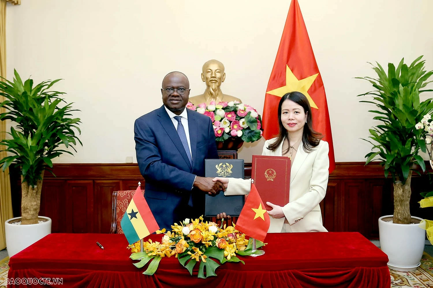 Thứ trưởng Ngoại giao Nguyễn Minh Hằng hội đàm với Thứ trưởng Ngoại giao và Hội nhập khu vực Ghana Thứ trưởng Ngoại giao Nguyễn Minh Hằng hội đàm với Thứ trưởng Ngoại giao và Hội nhập khu vực Ghana