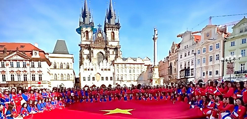 Di sản Áo dài Việt Nam: Giá trị văn hóa kết nối hai dân tộc Việt - Czech Di sản Áo dài Việt Nam: Giá trị văn hóa kết nối hai dân tộc Việt - Czech