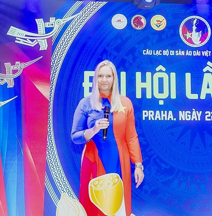 Di sản Áo dài Việt Nam: Giá trị văn hóa kết nối hai dân tộc Việt - Czech Di sản Áo dài Việt Nam: Giá trị văn hóa kết nối hai dân tộc Việt - Czech