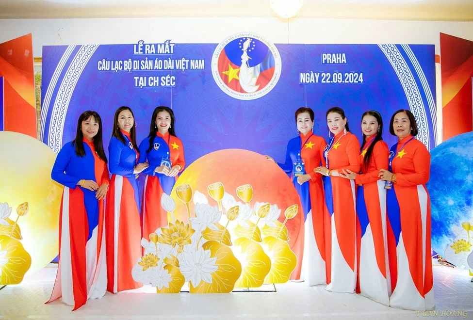 Di sản Áo dài Việt Nam: Giá trị văn hóa kết nối hai dân tộc Việt - Czech Di sản Áo dài Việt Nam: Giá trị văn hóa kết nối hai dân tộc Việt - Czech