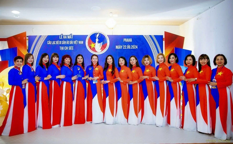 Di sản Áo dài Việt Nam: Giá trị văn hóa kết nối hai dân tộc Việt - Czech Di sản Áo dài Việt Nam: Giá trị văn hóa kết nối hai dân tộc Việt - Czech
